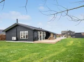 3 Bedroom Stunning Home In Frørup