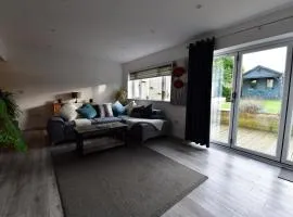 2BD Garden Home - A Short Walk to Stonehenge