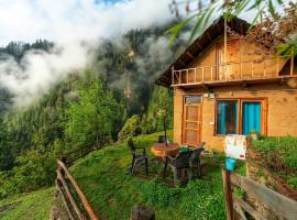 Whispering Pines Cottages Cabin by Bastiat Stays, hotel v destinaci Jibhi