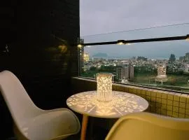 漫遊文旅溫泉宅一山海景觀陽台房一晚上7點入住一晚進晚退-21小時睡飽飽方案