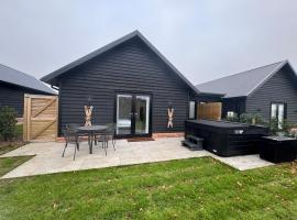 Rose - Luxury New Holiday Hot tub lodge, cabin in Ospringe