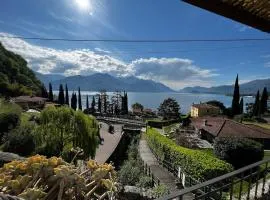 House within walking distance of the lake