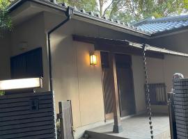 Chalet 広島 120square japanese one story house 13mins walk from 広島Station, chal&eacute; alpino em Hiroshima