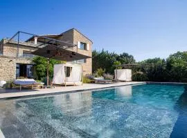 8-bedroom luxury villa with pool