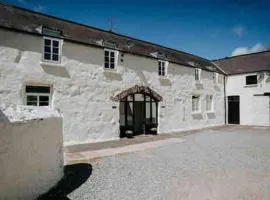1 Courtyard cottage with hot tub and walled garden