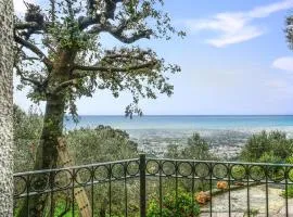Gorgeous Apartment In Capezzano Monte
