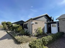 Bungalow in Sint Maartenszee near dune