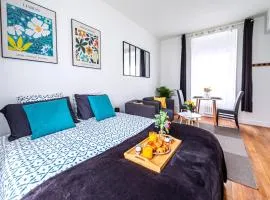 Studio équipé, gare à 200m, entre Versailles et SQY