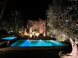 Villa kasbah de luxe, piscine et jacuzzi chauffés, jardin tropical