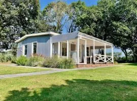 Coastal hideaway bungalow with garden