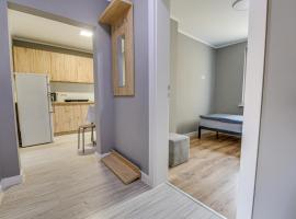 2B 3 rooms 43,06qm apartment newly renovated, 5 beds, khách sạn ở Schwedt