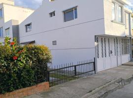 Cálida Casa Zil&Li coliving Tunja, hotel i Tunja