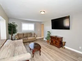 2 Bed, 1 Bath, Upper Level Unit