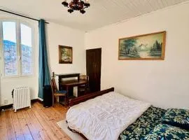 Studio au château de Lachau