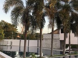 Shiloh Suites at Saekyung 956, hotel v destinaci Lo-oc