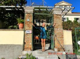 Ami's House only for WOMEN dormer, hotel u Krfu