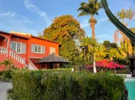 Grande Villa et Bungalows dans un Jardin créole avec Piscine et Vue Panoramique