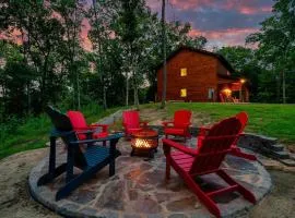 Secluded Cabin Hot Tub, Game Room and Fireplace