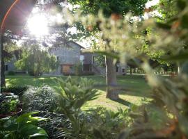 Cascina Borgofrancone, aparthotel en Gera Lario