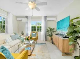 Relaxing Island Retreat Steps to Grace Bay Beach