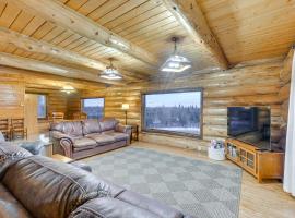 Less Than 1 Mi to Kenai River Spacious Cabin with Deck!, ξενοδοχείο σε Sterling