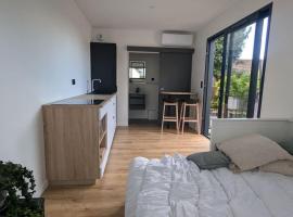 Jupiter Tiny House, ξενοδοχείο σε Nanteuil-lès-Meaux