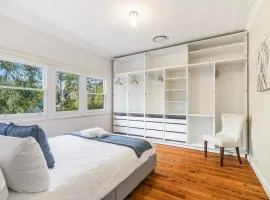 StayAU 4BRM Charming Modern Home in Mt Colah