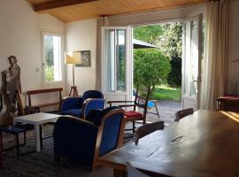 Maison de charme près plage, hotel in La Couarde-sur-Mer
