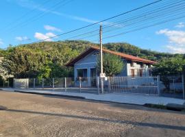 Casa Centenária no centro de Pomerode, hotel in Pomerode