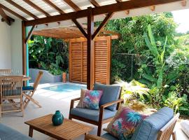 Le Colibri d'Acomat - Gîte avec piscine privée, готель у місті Пуент-Нуар