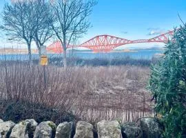 3 Bedroom harbourside apartment, Queensferry, 10 miles from Edinburgh