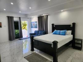 Ideal getaway within Oceanpointe gated community, never shared accommodation, hotel que accepta animals a Lucea