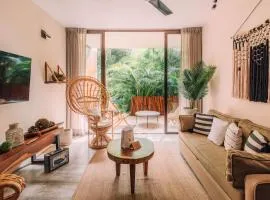 Quiet, Lux, Spacious and Comfy 2bd 2bth Condo,Private Pool, Wifi, AC, 24hr security