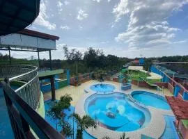 RedDoorz Plus @ Lhexlyn Resort San Narciso