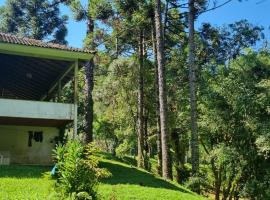 Memora Guesthouse Bateias - Casa Inteira e quartos em chácara, agroturismo en Campo Largo