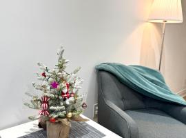 Cozy, brand-new, 2BDR,walkout apt, free parking, ξενοδοχείο σε Richmond Hill