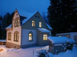 Villa in Jablonec with Sauna & Hot Tub, khách sạn ở Albrechtice v Jizerských horách