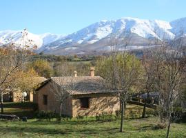 Complejo Turístico Las Cañadas Casas de Campo- Actividades Gratuitas Todos los Fines de Semana, בית כפרי בבאניוס דה מונטמאיור