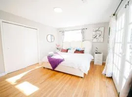 Spacious 10BR 5BA Free Parking Minutes to DC with Pool