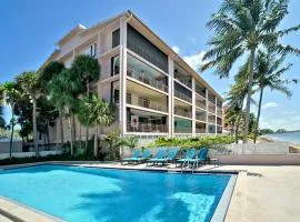Beach Club Shangra La 206