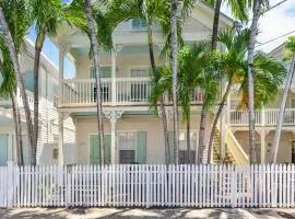 Poolside Hide-Away Palm Gardens
