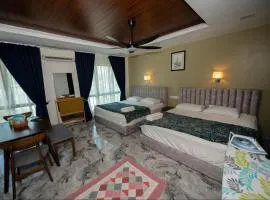 MKB Homestay - 2 X King Bed Studio Room with view & FREE parking