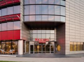 Ramada by Wyndham Bucharest Otopeni Airport, hotel en Otopeni