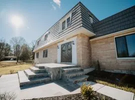 Spacious 5BR 3BA Free Parking Minutes to DC with Pool