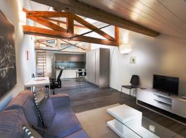 Charming Mezzanine Studio in the Heart of Morges GR45, hotel em Morges
