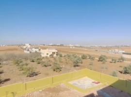 اربد طريق البترول دبج مول فيلا مزرعة مفروشة للايجار يومي أسبوعي شهري, villa in Juḩfīyah