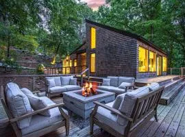 Dream Retreat with Hot Tub, FirePit, Grill and only 15 min to Downtown Chattanooga