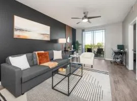 Stylish 2BR-Spring Training! w Pool, Gym & Parking