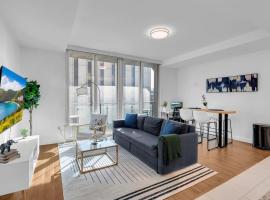Sleek 1BR Near BOKCenter-Gym,Lounge,Balcony,PetOK, hotel v destinaci Tulsa