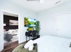 Cozy 1BR-w Parking & Pool, Near Rvrwlk & Conv Ctr